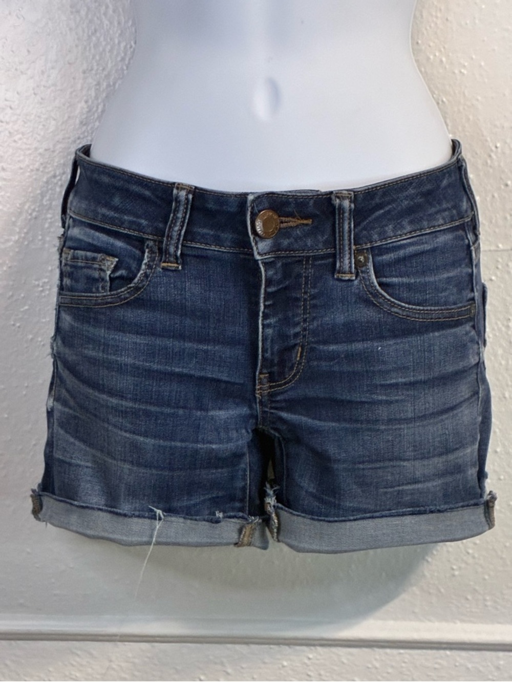 American Eagle Outfitters Super Super Stretch Midi cuffed denim shorts sz.2